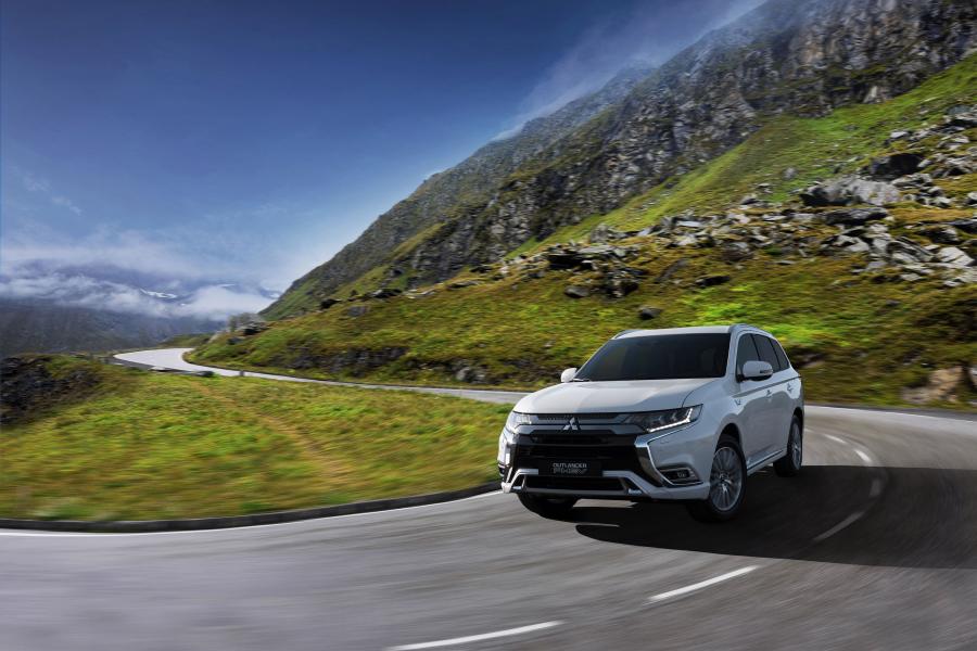  Mitsubishi Outlander PHEV 2018 года  (WW) (фото 4 из 43)